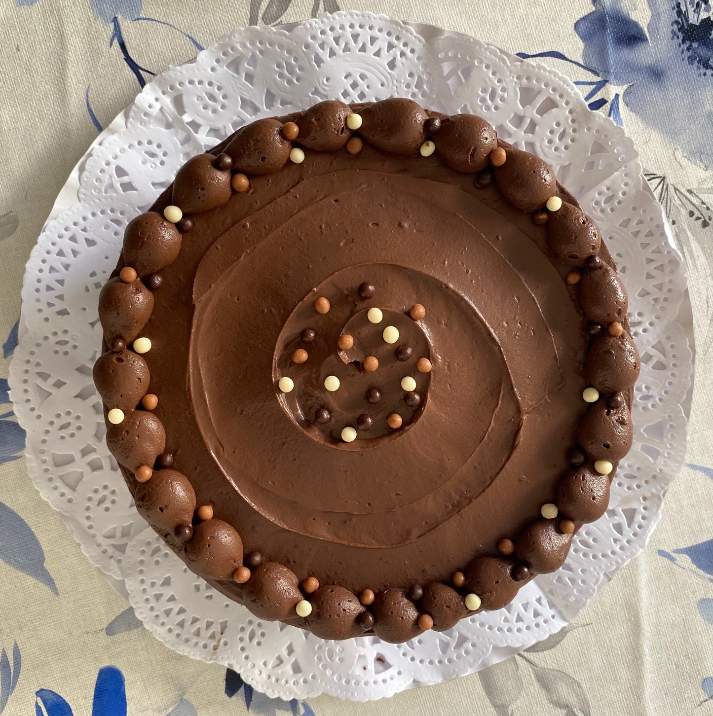 Tarta 3 chocolates 1,7 Kg. PREVIO ENCARGO Y SOLO RECOGER EN OBRADOR